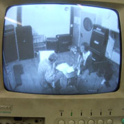 �O����X�^�W�I������Ƀ��j�^�����O���Ă��܂��B�����璆�������܂����A�X�^�b�t����ɃJ�E���^�[���ɂ���܂��B�@�@�h�����E�M�^�[�E�x�[�X�E�E�N�������� ���É� ���R��BeSoul��